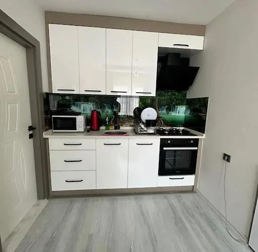 Denize Yakin Lueks Antalya