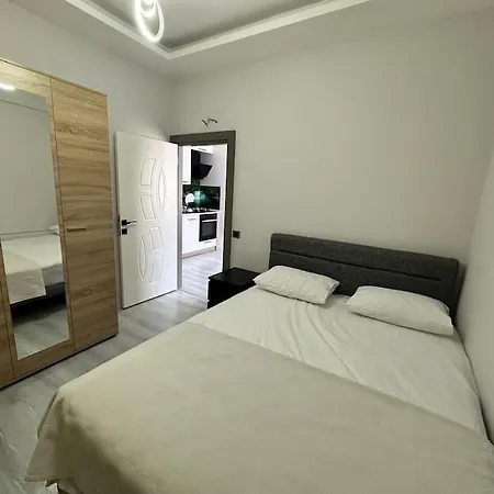 Denize Yakin Lueks Apartment
